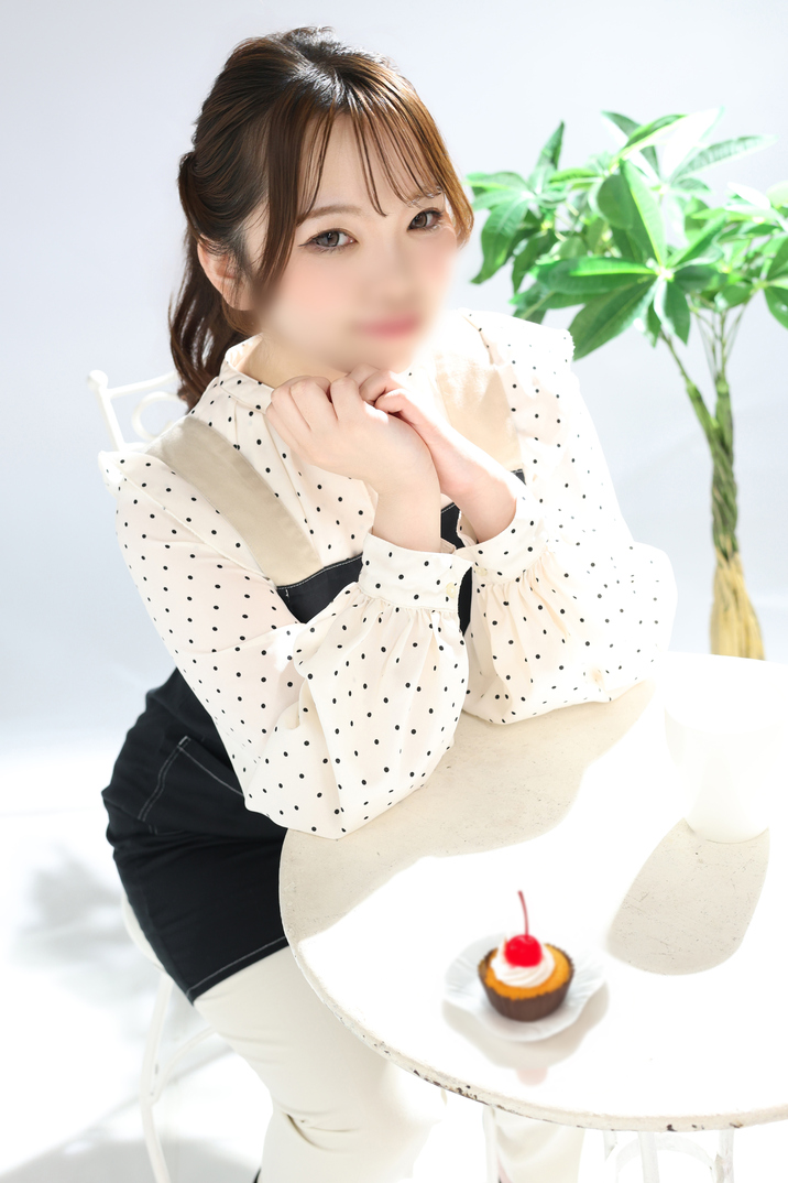 R子(25) T151 B86(E) W57 H89